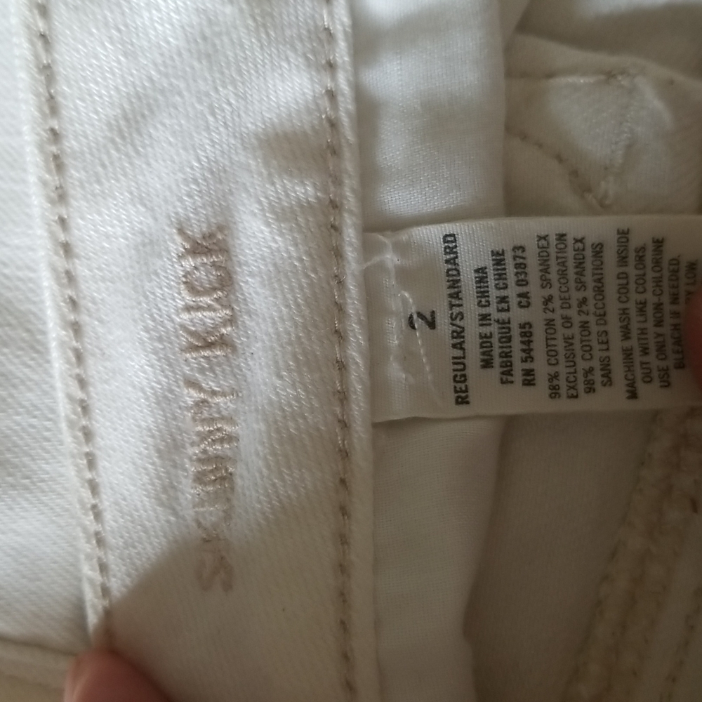 American eagle white size 2 denim skinny kick